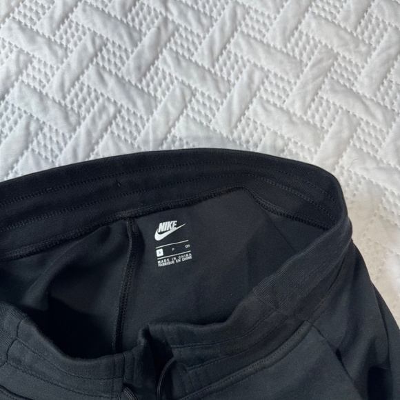 Nike Tech Fleece Black Size Small Man Woman Unisex Activwear Capris Joggers - Picture 10 of 10